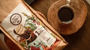 Por que é comum adoçar o café?