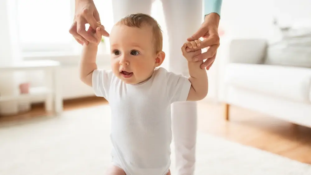 Bebê começa a andar com quantos meses