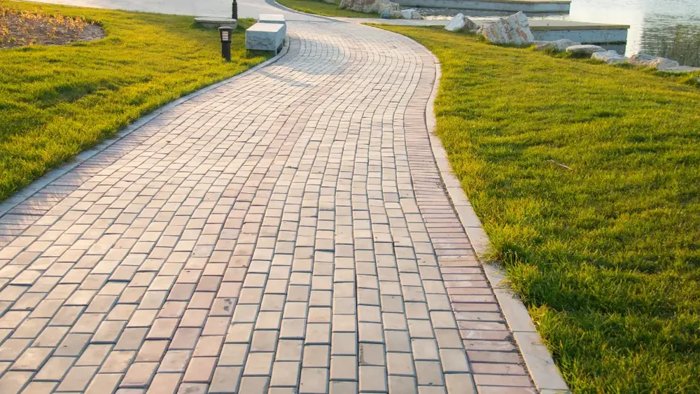 Calçada de concreto ou paver qual a melhor escolha