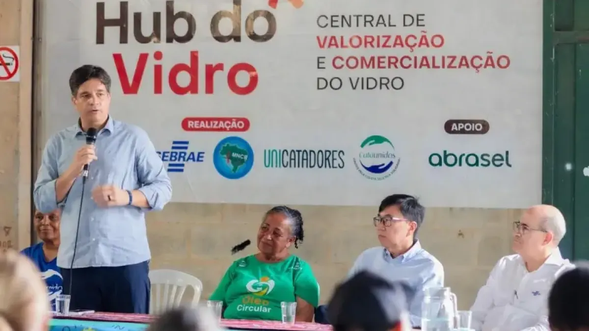 Projeto transforma vidro em renda para catadores